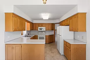 4134 Thornhill Ln, Vadnais Heights, MN 55127 - Photo 16