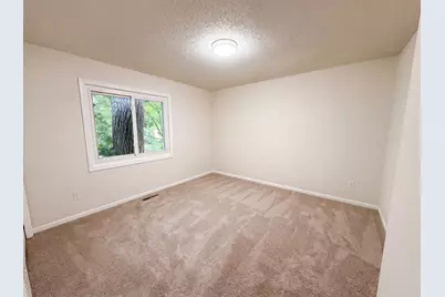 546 Hazel Street N, Saint Paul, MN 55119 - Photo 4