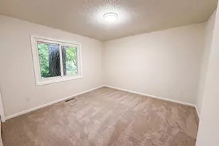 546 Hazel St N, Saint Paul, MN 55119 - Photo 4