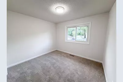 546 Hazel Street N, Saint Paul, MN 55119 - Photo 8