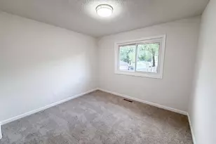 546 Hazel St N, Saint Paul, MN 55119 - Photo 8