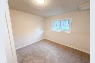 546 Hazel Street N, Saint Paul, MN 55119 - Photo 12