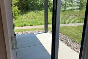 5385 Robinwood Ct, Chaska, MN 55318 - Photo 6