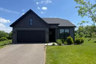 5385 Robinwood Ct, Chaska, MN 55318 - Photo 1