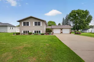 811 Broadway Ave, Wabasha, MN 55981 - Photo 1