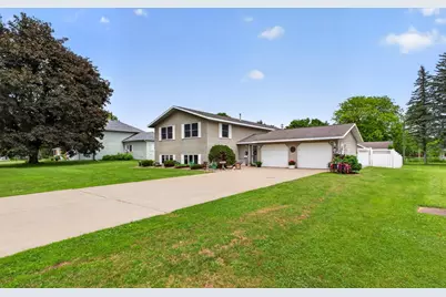 811 Broadway Avenue, Wabasha, MN 55981 - Photo 2