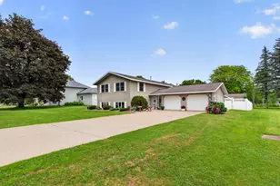 811 Broadway Ave, Wabasha, MN 55981 - Photo 2