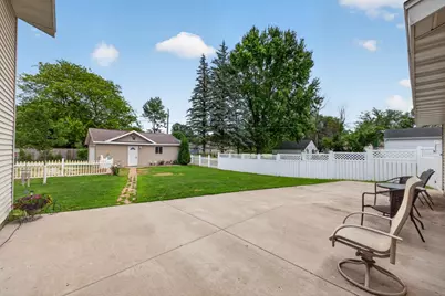 811 Broadway Avenue, Wabasha, MN 55981 - Photo 38