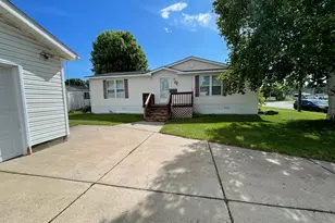 708 1st St E, Milaca, MN 56353 - Photo 6