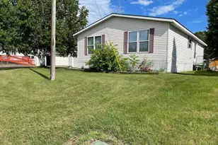 708 1st St E, Milaca, MN 56353 - Photo 1