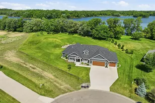620 Loretta Cir, Spicer, MN 56288 - Photo 2