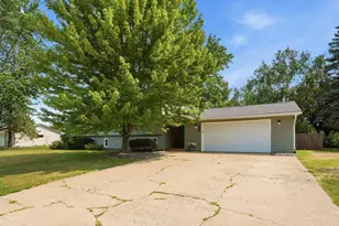 3996 Rahn Rd, Eagan, MN 55122 - Photo 4