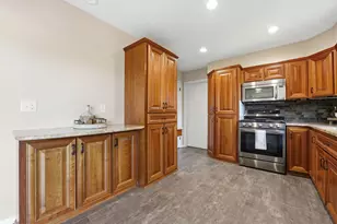 635 Iona Ln, Roseville, MN 55113 - Photo 12