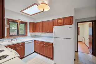 13009 Lakeview Dr, Burnsville, MN 55337 - Photo 2