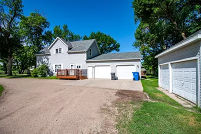 301 2nd Avenue SW, Barnesville, MN 56514 - Photo 2
