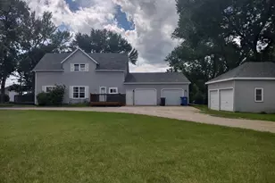 301 2nd Ave SW, Barnesville, MN 56514 - Photo 1