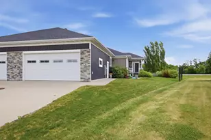 6148 14th St S, Fargo, ND 58104 - Photo 2