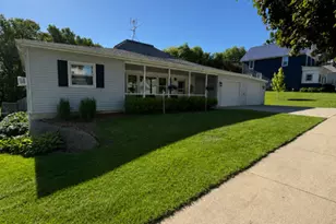 109 S Griffin St, Lakefield, MN 56150 - Photo 2