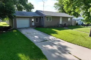 220 S 4th St, Bird Island, MN 55310 - Photo 1