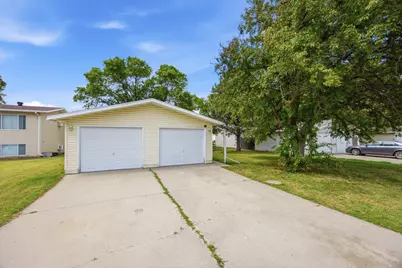 910-912 32nd Street N, Fargo, ND 58102 - Photo 2