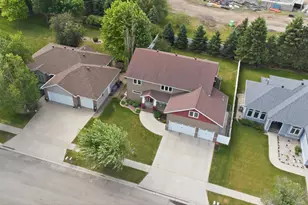 965 18th Ave Cir N, Moorhead, MN 56560 - Photo 2