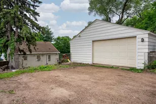 1155 4th St E, Saint Paul, MN 55106 - Photo 32
