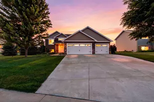 10 8th Ave SE, Isanti, MN 55040 - Photo 1
