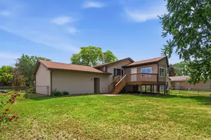 8009 Vincent Cir N, Brooklyn Park, MN 55444 - Photo 4