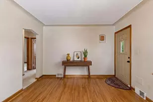 1806 Montana Ave E, Saint Paul, MN 55119 - Photo 8