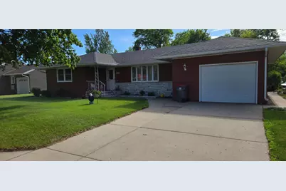 511 S McCornell Avenue, Parkers Prairie, MN 56361 - Photo 2