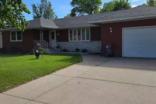 511 S Mccornell Ave, Parkers Prairie, MN 56361 - Photo 2
