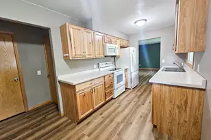 252 E Nelson Ave, Newfolden, MN 56738 - Photo 4