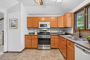 3525 Cohansey St, Shoreview, MN 55126 - Photo 10