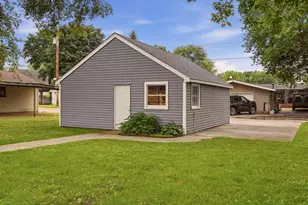 527 S 2nd St, La Crescent, MN 55947 - Photo 36