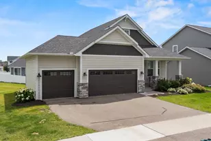 490 Elizabeth Way, Hudson, WI 54016 - Photo 4