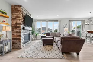 490 Elizabeth Way, Hudson, WI 54016 - Photo 10