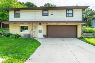 218 5th Ave SE, Elbow Lake, MN 56531 - Photo 6