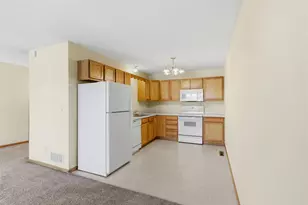 1587 County Rd D E, Maplewood, MN 55109 - Photo 10