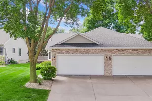 710 Emerald Ridge, Roseville, MN 55113 - Photo 2