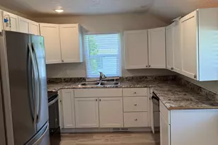 647 2nd Ave SW, Hutchinson, MN 55350 - Photo 2
