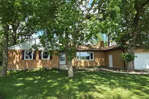 1713 S Shore Dr, Albert Lea, MN 56007 - Photo 1