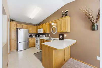 611 36th Avenue S, Moorhead, MN 56560 - Photo 8