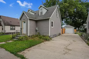 1304 10th Ave NW, Austin, MN 55912 - Photo 2