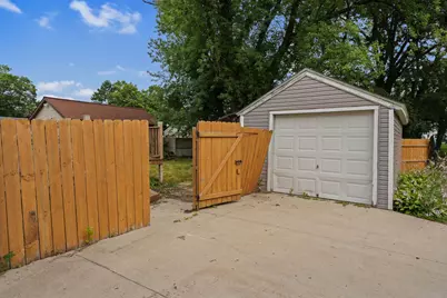 1304 10th Avenue NW, Austin, MN 55912 - Photo 4