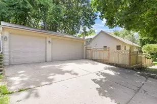2417 Bourne Ave, Saint Paul, MN 55108 - Photo 38