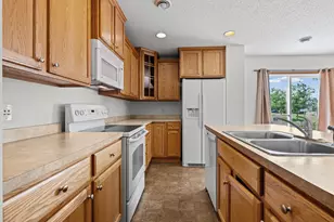 3232 Oak View Dr, Woodbury, MN 55129 - Photo 10
