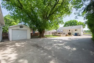 805 13th St N, Moorhead, MN 56560 - Photo 36