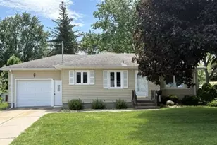 512 SE 9th Ave, Waseca, MN 56093 - Photo 1