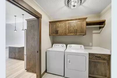 230 S Chestnut Street, Ellsworth, WI 54011 - Photo 4