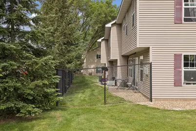 2078 Shryer Court E, North Saint Paul, MN 55109 - Photo 10